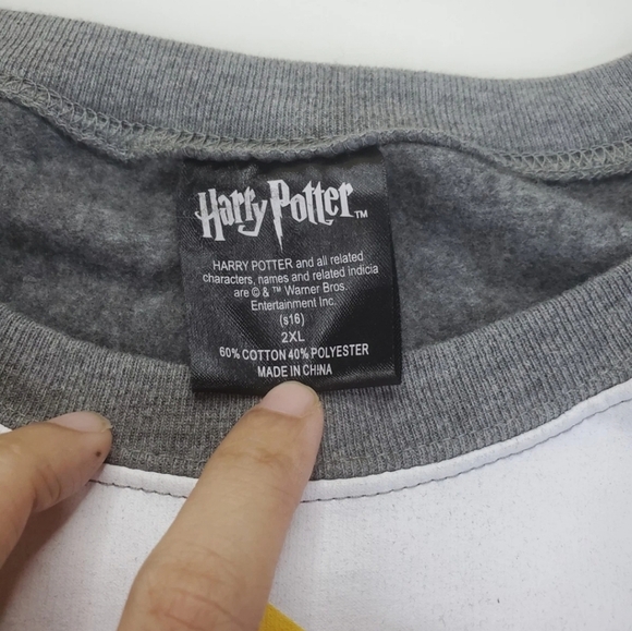 Harry Potter Pullover Teens Junior 2XL Gray Gryffindor Fleece Sweater  NWOT - Picture 4 of 5